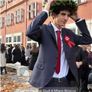 sono un neolaureato in economia, se cerchi ripetizioni di matematica livello scuola superiore sono la persona giusta per te